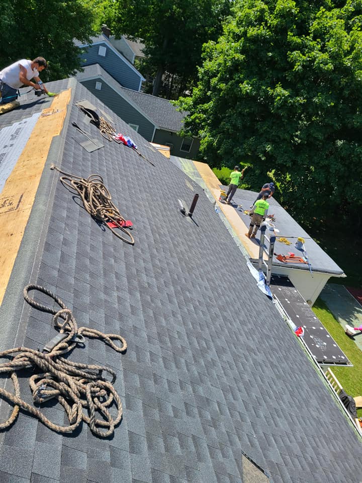 Emergency roofing service